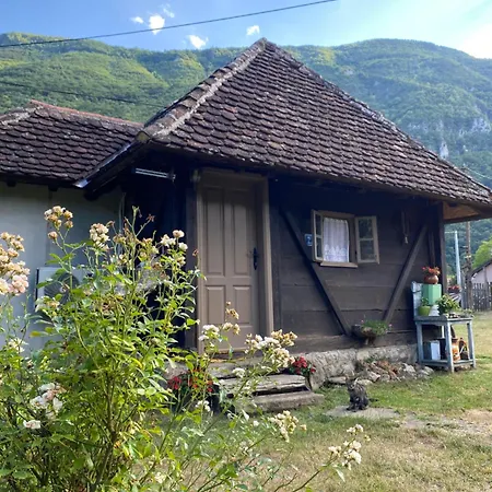 Etno Vajati Ferienhaus *