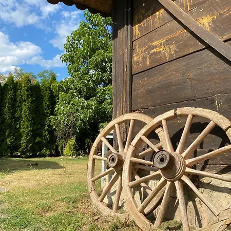 Etno Vajati Ferienhaus *